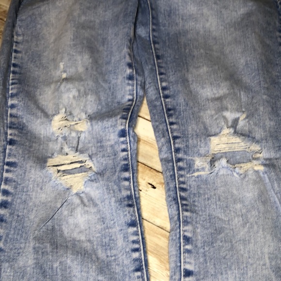 “Gap” light wash, stretch denim universal legging w/destruction- size 10/30long - Picture 14 of 16